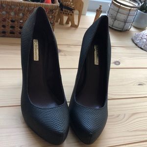 Black snake skin detail 4in heels (W7.5)